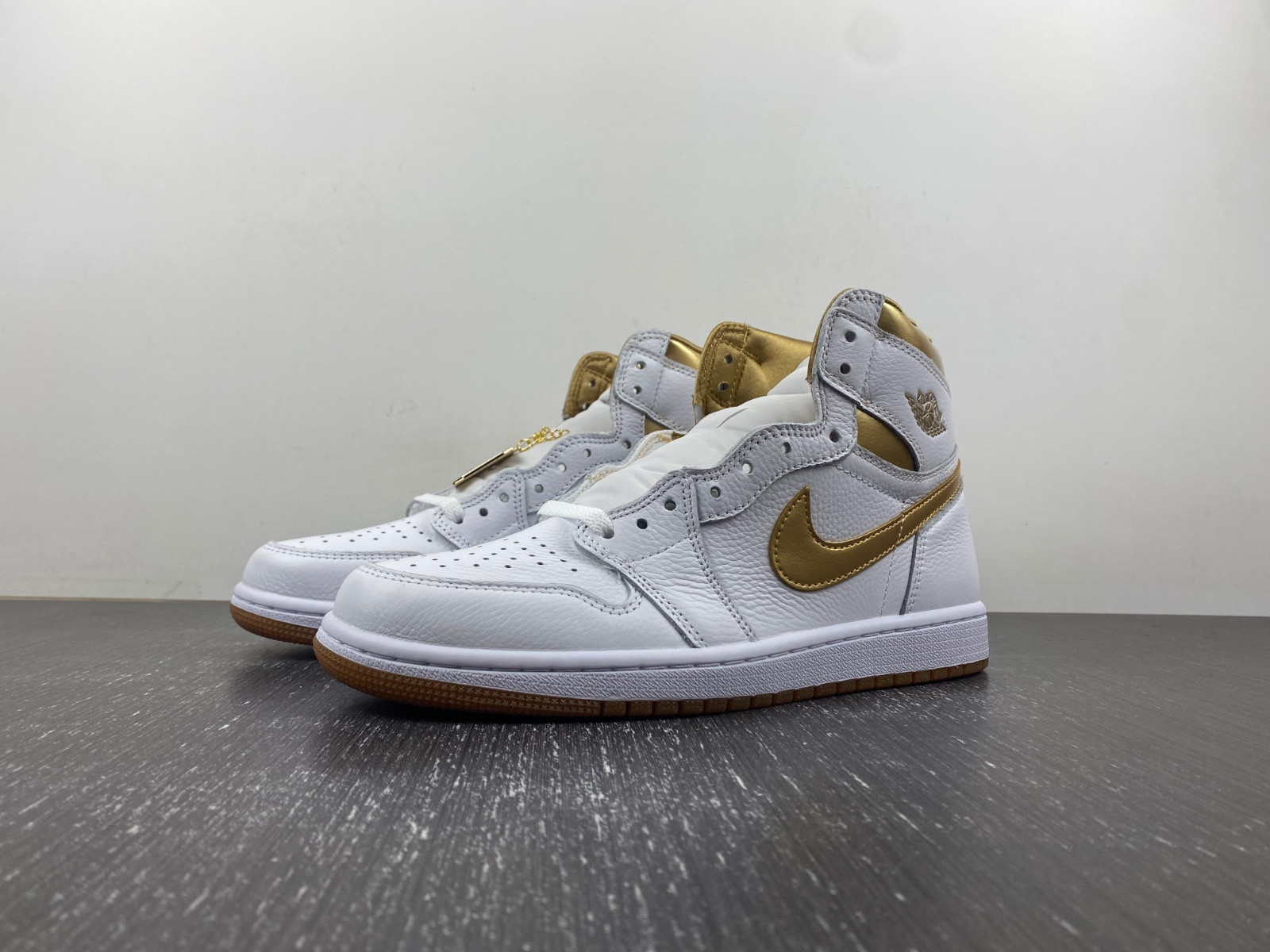 air jordan 1 high og wmns metallic gold fd2596-107