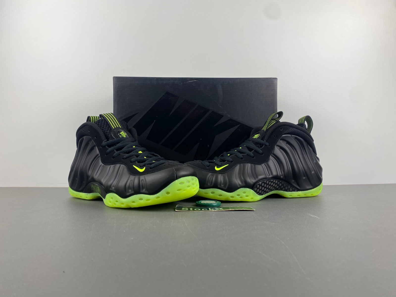 Nike Air Foamposite One Black Volt HF2902-001