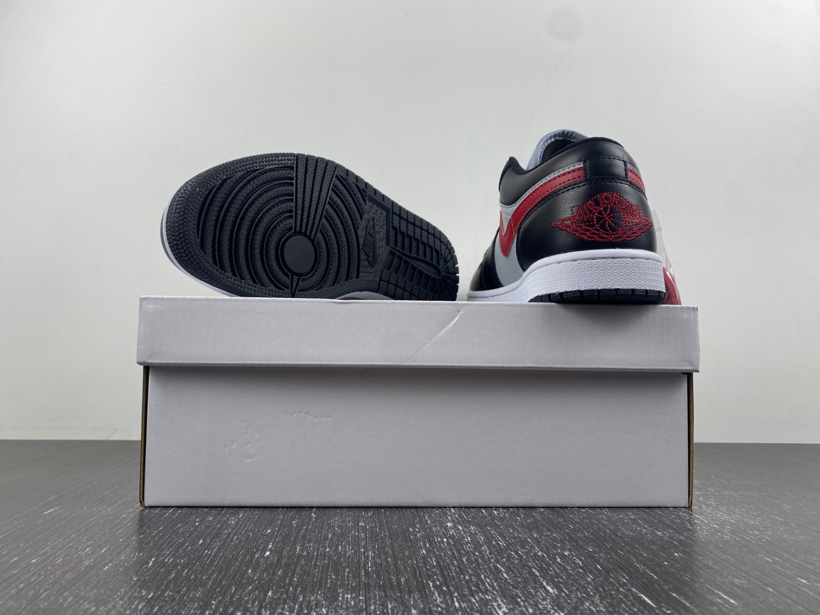 air jordan 1 low "black/grey/red" dc0774-062