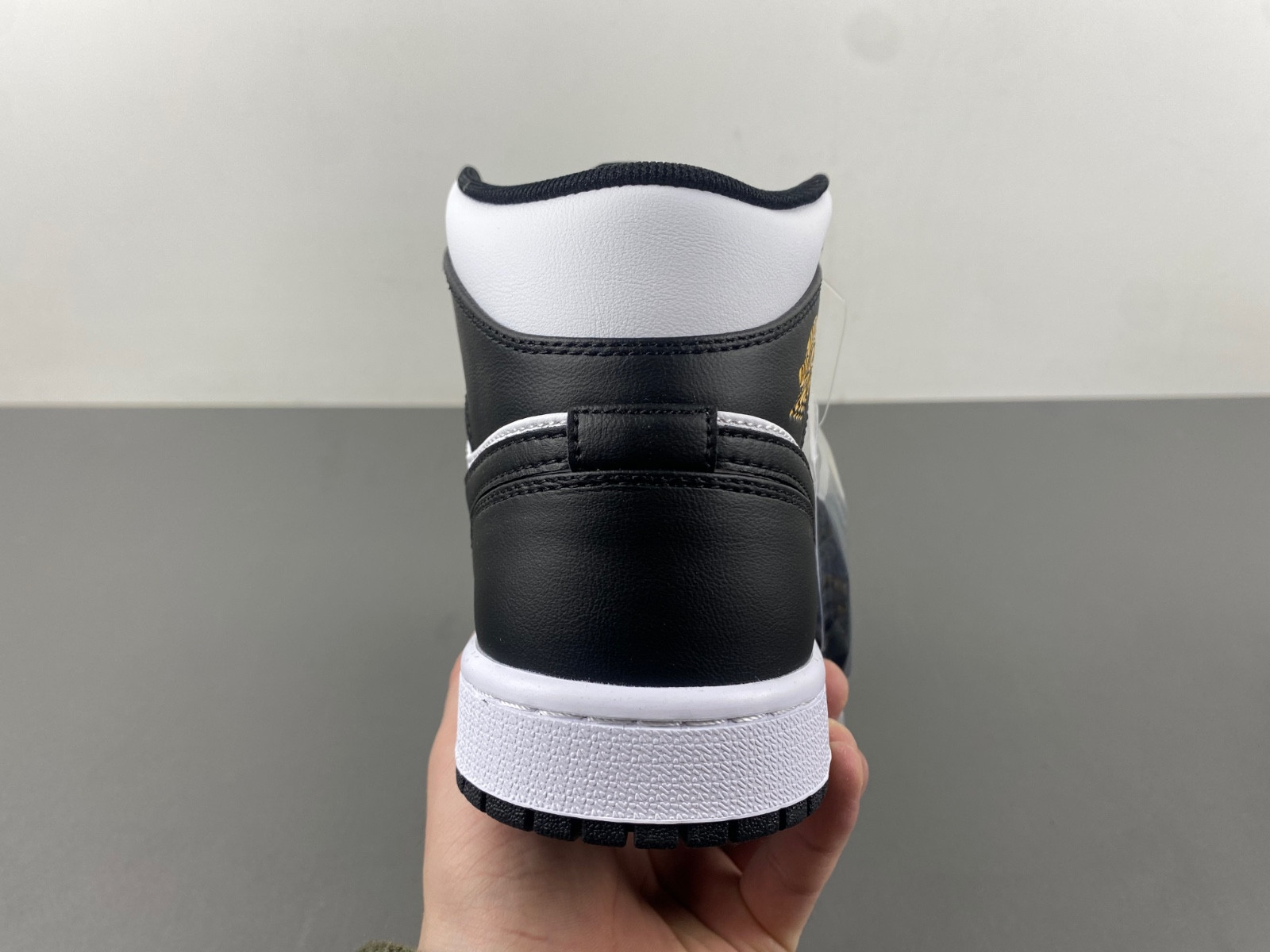 air jordan 1 mid yellow ochre dq8426-701