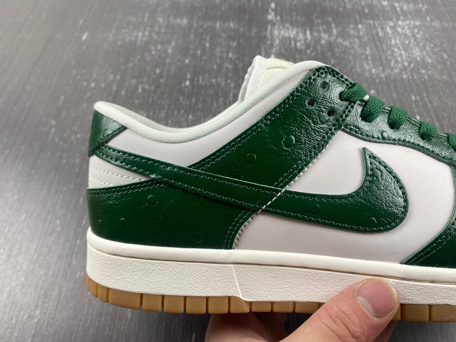 nike dunk low lx wmns gorge green fj2260-002