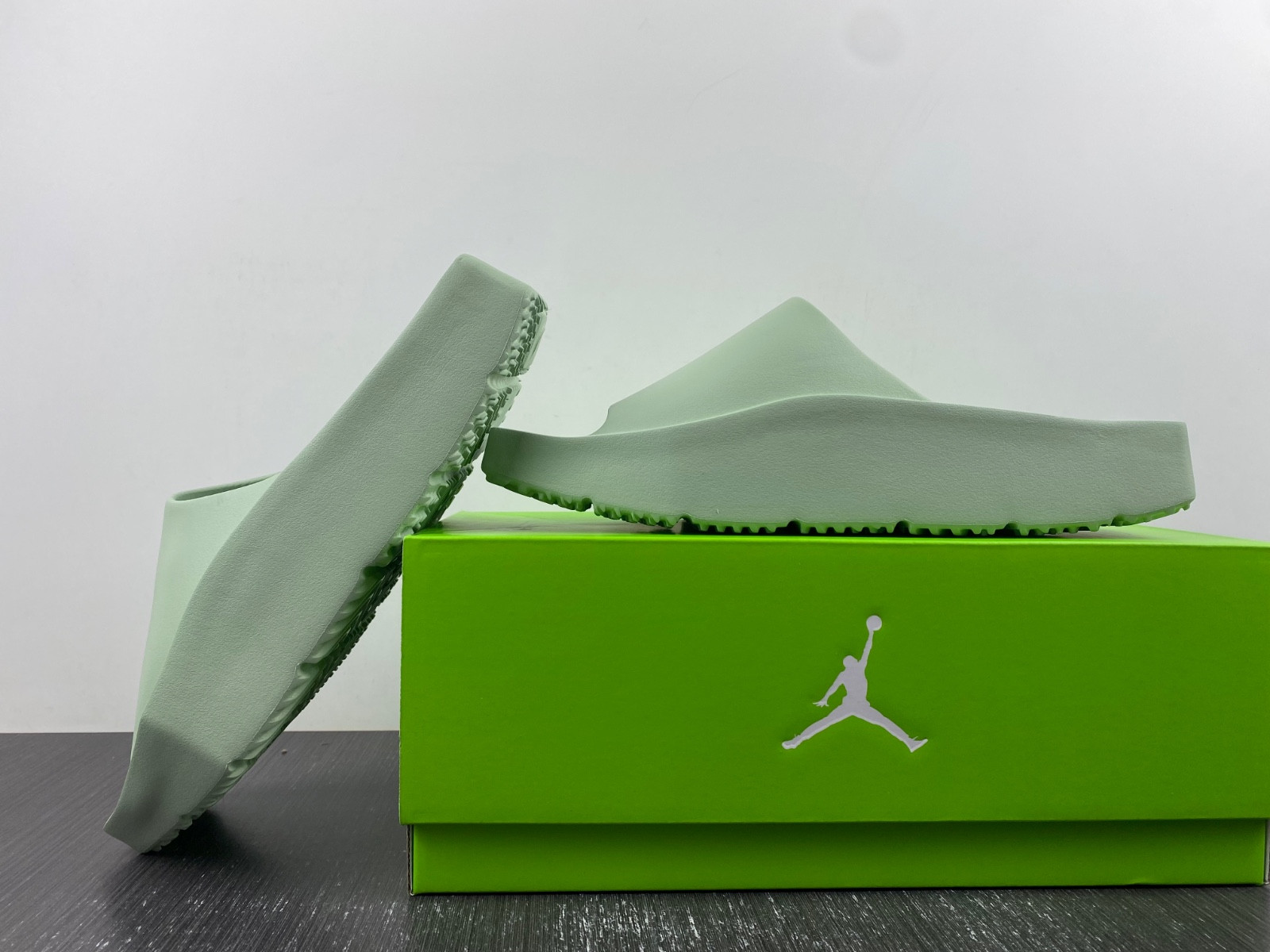 jordan hex mule pistachio frost dq8992-300