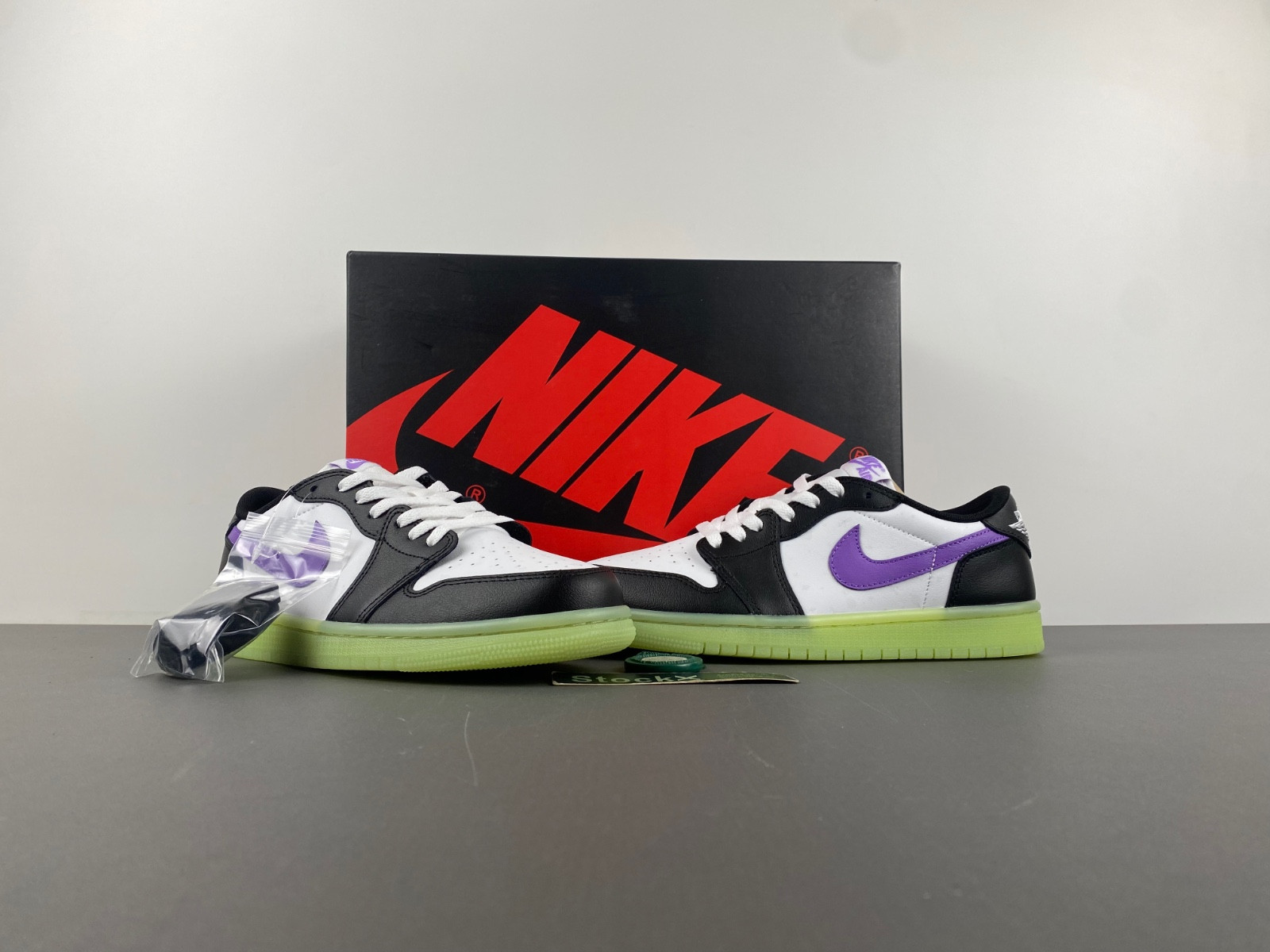 Air Jordan 1 Low GS "Black Raspberry" HF0410-001