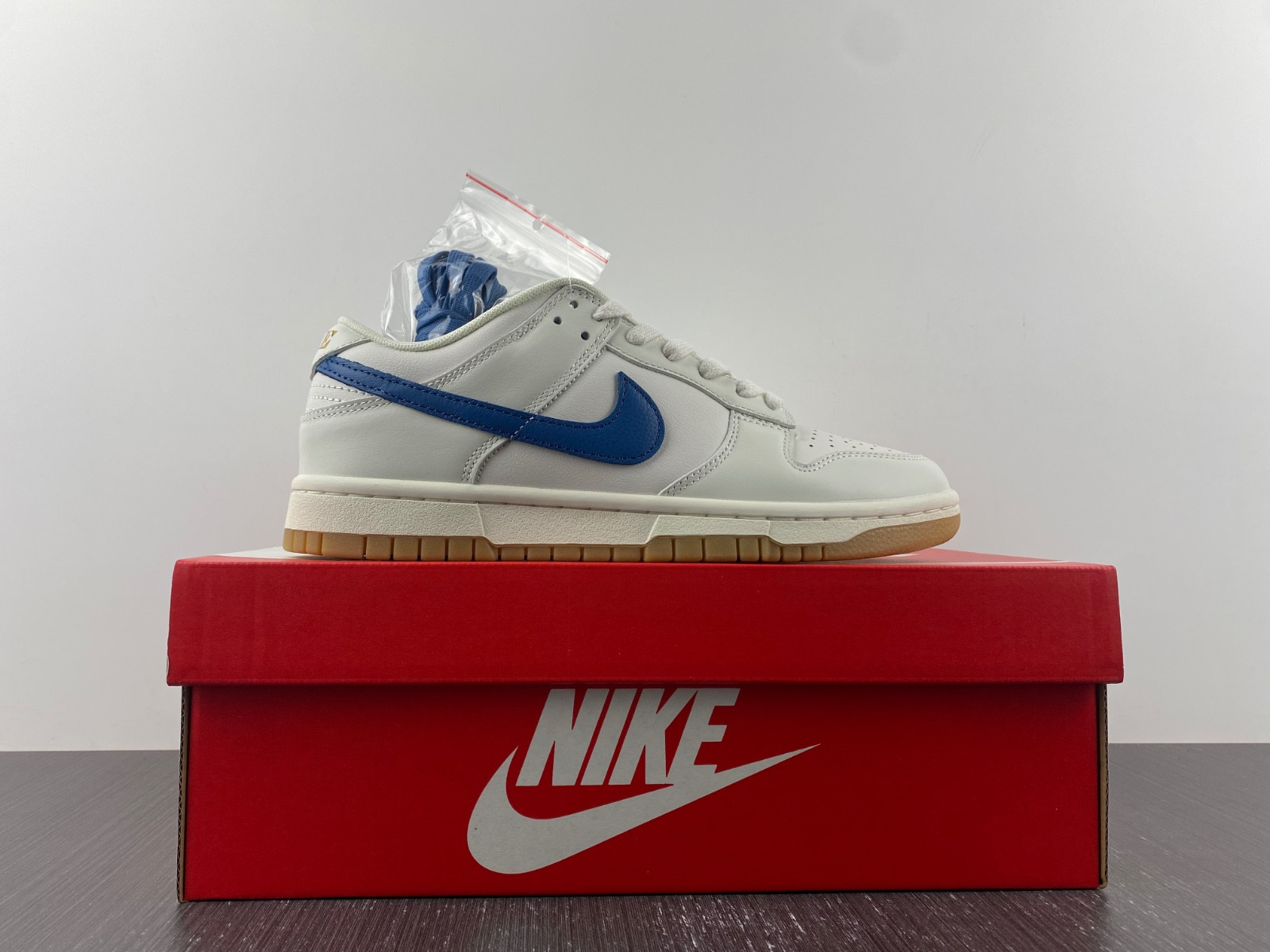 nike dunk low se sail dark marina blue dx3198-133
