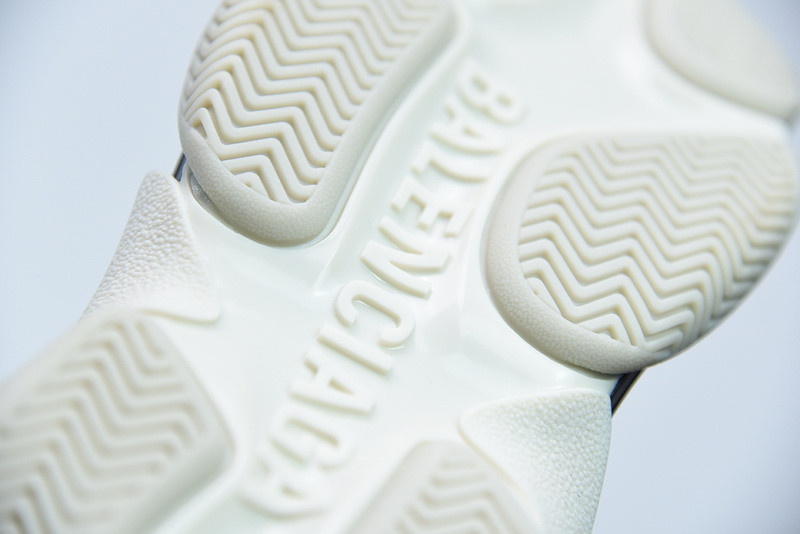 bc triple s trainer white 524039 w09oh 3005