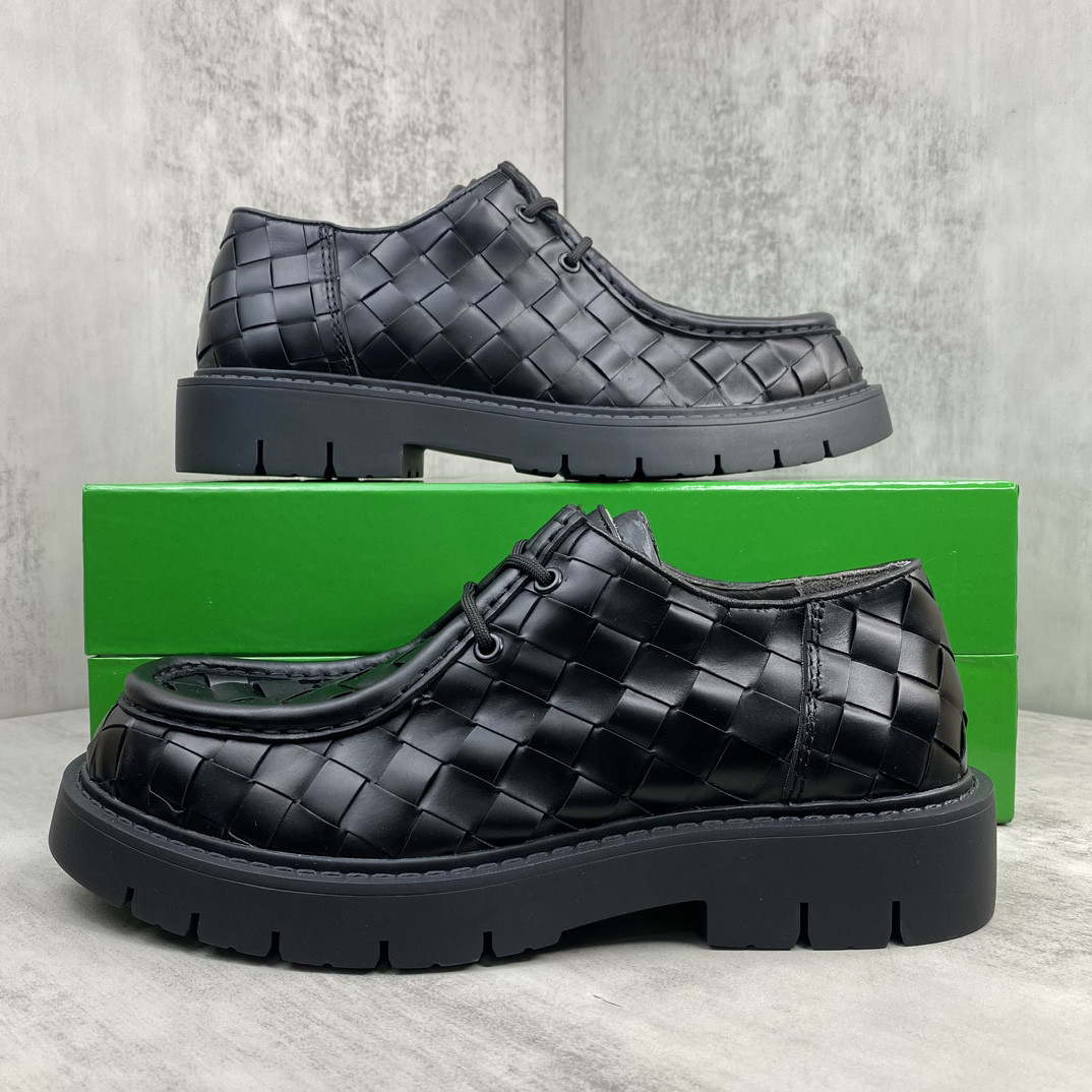 BOTTEGA VENETA Sneaker