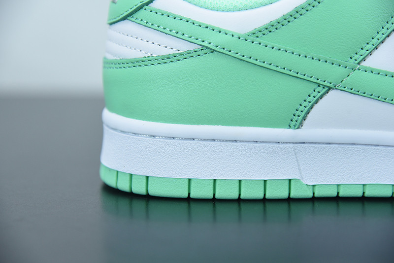 nike sb dunk low green glow dd1503-105