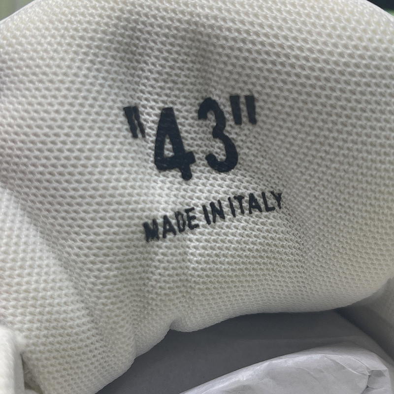 of™ c/o virgil abloh out of office low-top leather sneakers ‘ooo“