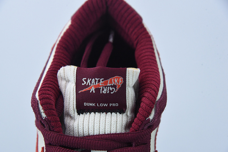 skate like a girl x nike sb dunk low dx4589-600