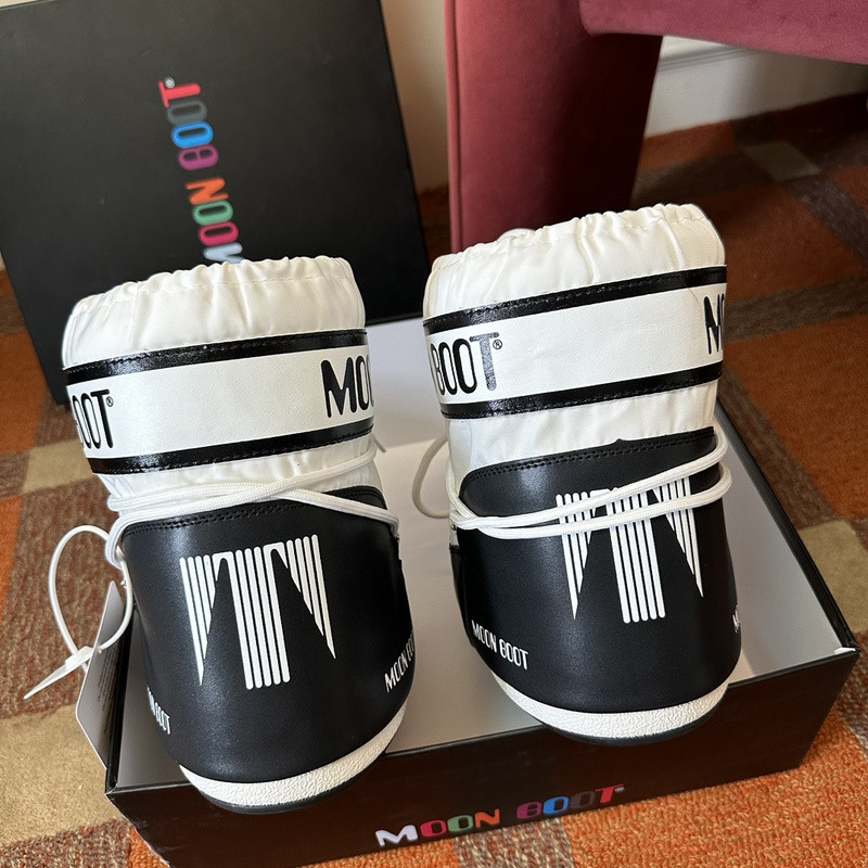 mOON bOOT