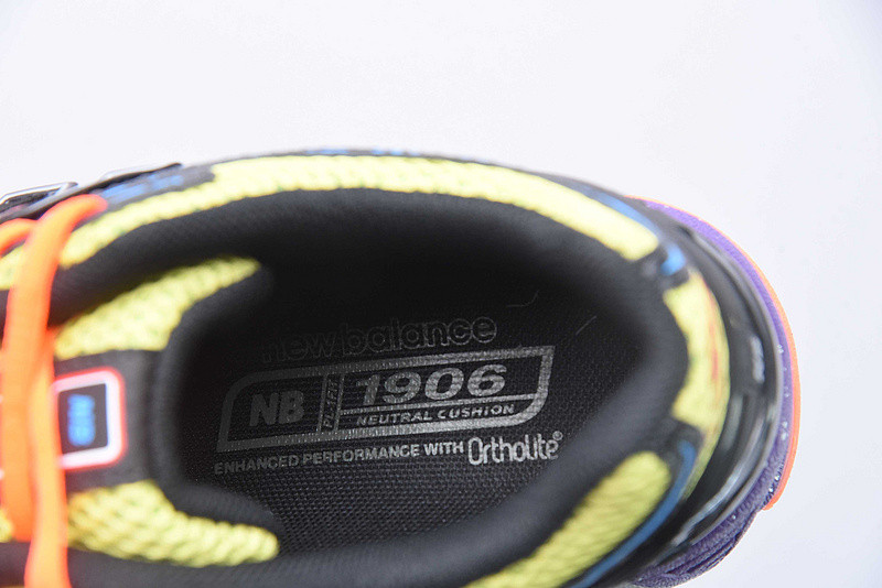 NEW BALANCE SNEAKER