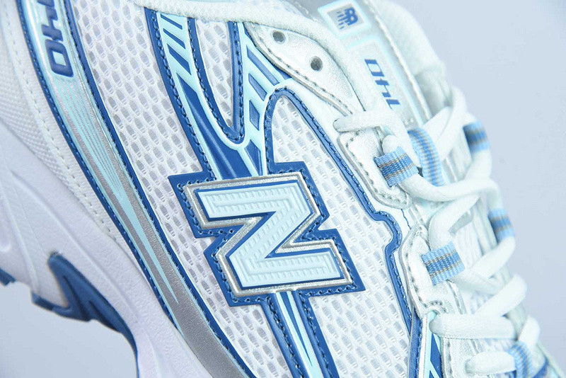 NEW BALANCE SNEAKER