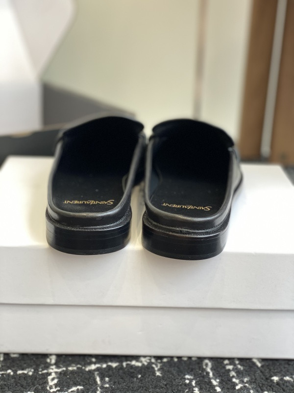 SAINT LAURENT Sneaker