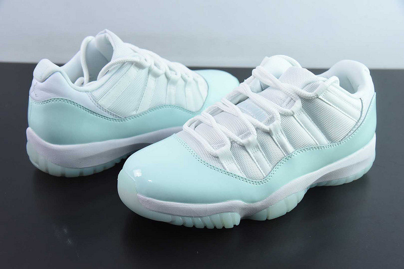 Air Jordan 11 Low "Igloo" AH7860-103