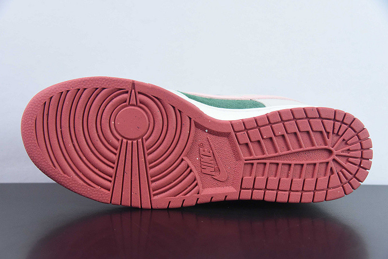 nike dunk low se all petals united fir green fn8923-061