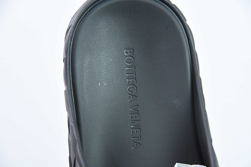 Bo*te*ga ve*ne*ta slide