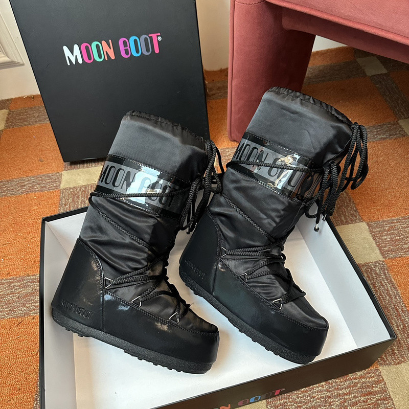 mOON bOOT