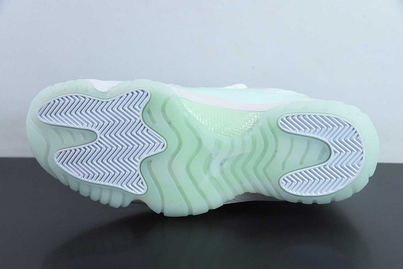 Air Jordan 11 Low "Igloo" AH7860-103