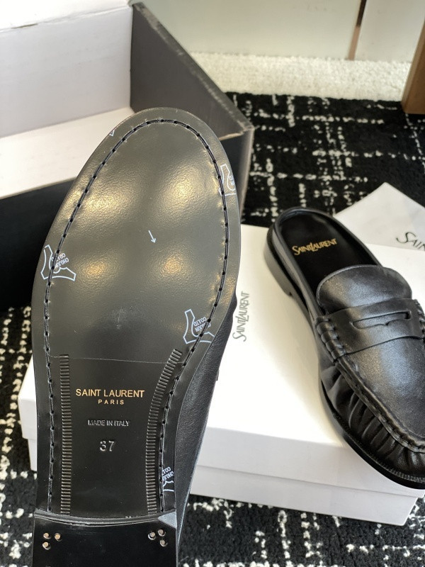 SAINT LAURENT Sneaker