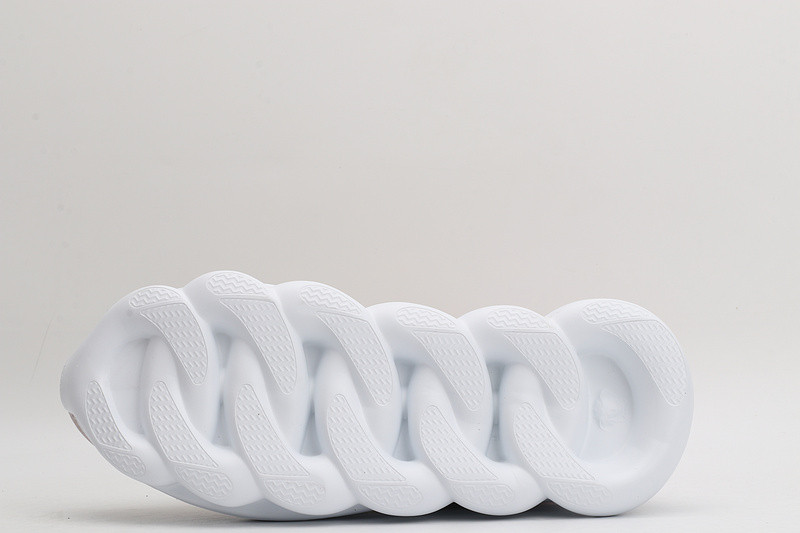 vs chain reaction sneakers