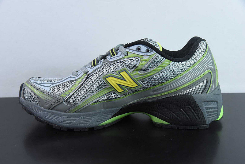 NEW BALANCE SNEAKER