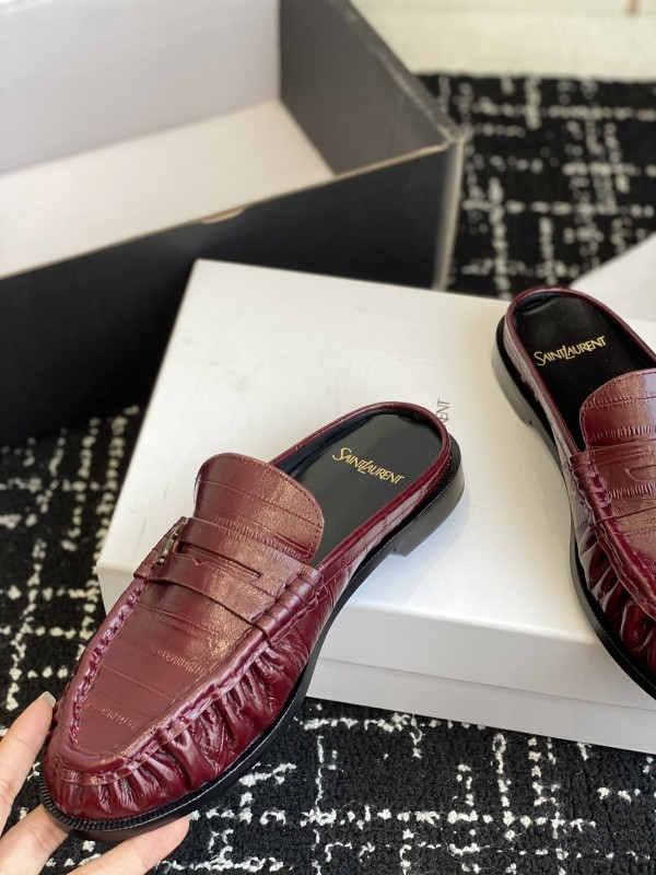 SAINT LAURENT Sneaker