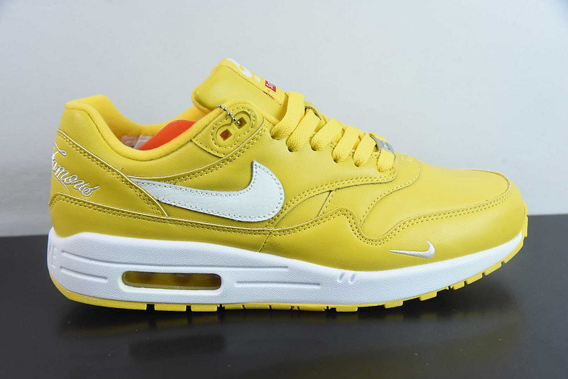 Supreme Puts Its Signature Spin on the Nike Air Max 1 HF8813-700
