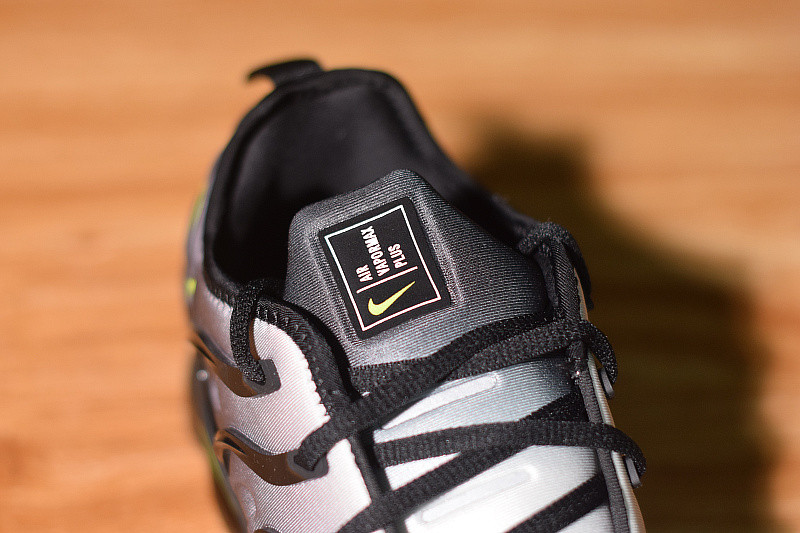 nike air vapormax plus "neon 95" 924453-009