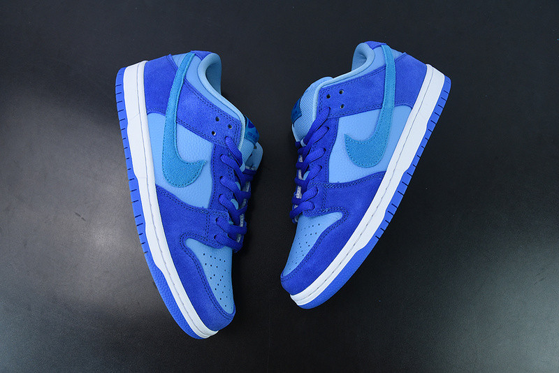 nike sb dunk low “blue raspberry” dm0807-400