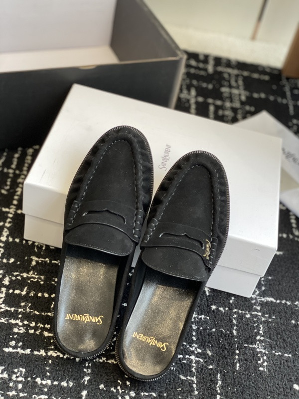 SAINT LAURENT Sneaker