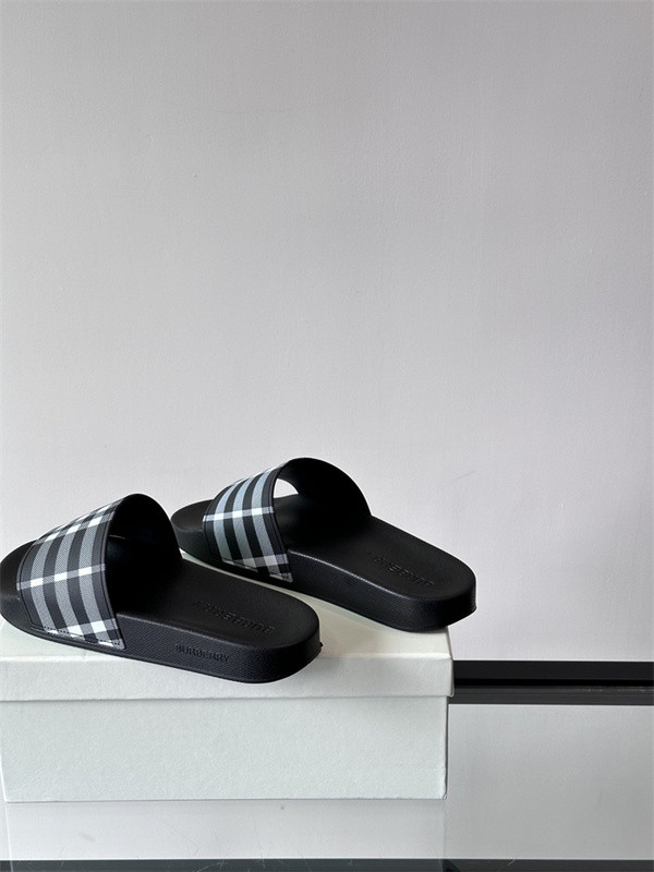 BURBERRY SLide