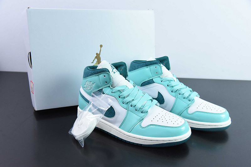 air jordan 1 mid chenille "bleached turquoise" dz3745‑300