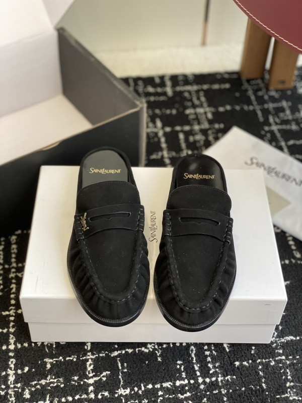 SAINT LAURENT Sneaker