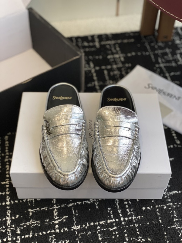 SAINT LAURENT Sneaker