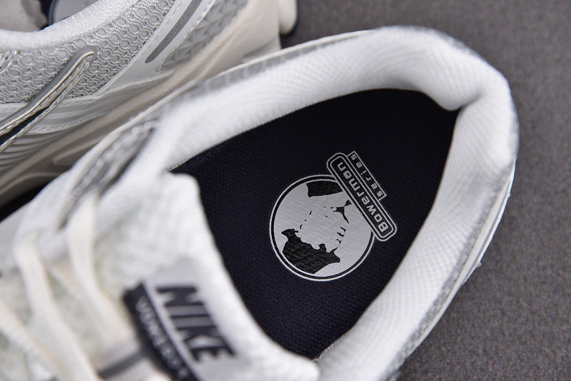 nike zoom vomero 5 photon dust metallic silver (women